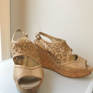 Tan cork wedges